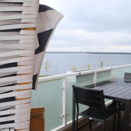 Im Palais Am Am Goitzschesee * Bitterfeld-Wolfen